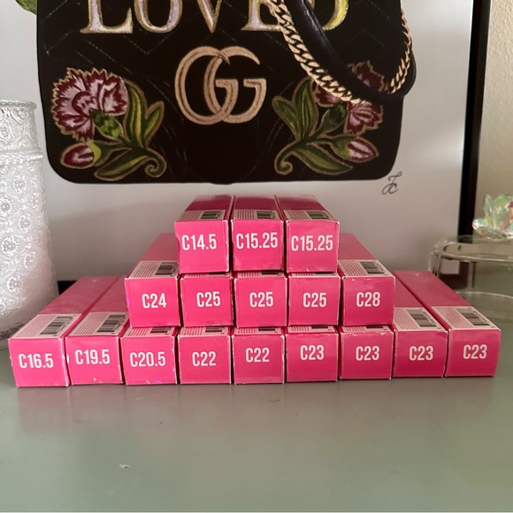 Jeffree Star Magic Star concealers - Picture 3 of 7